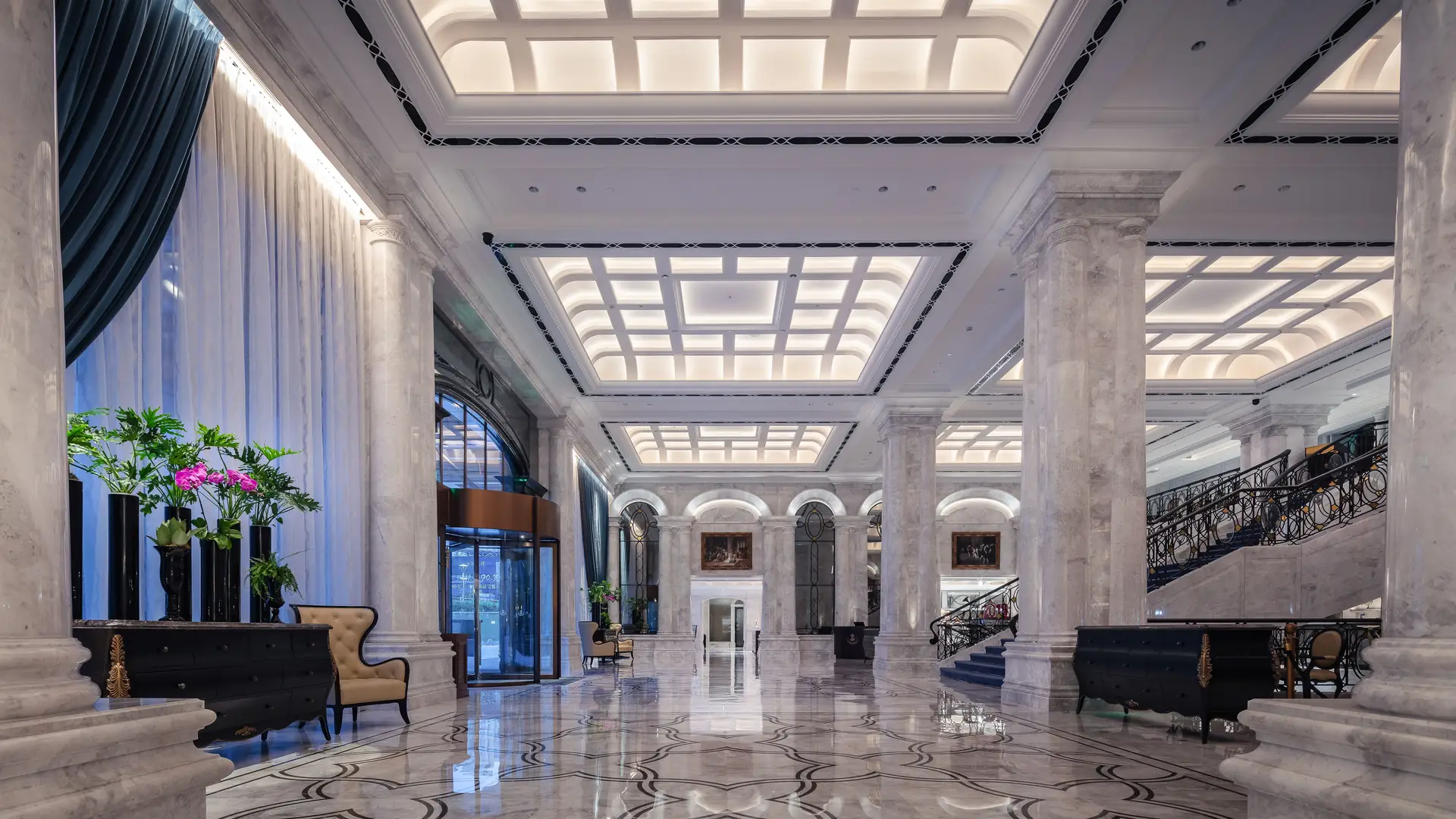 Lobby luxueux du BelvarionResorthall
