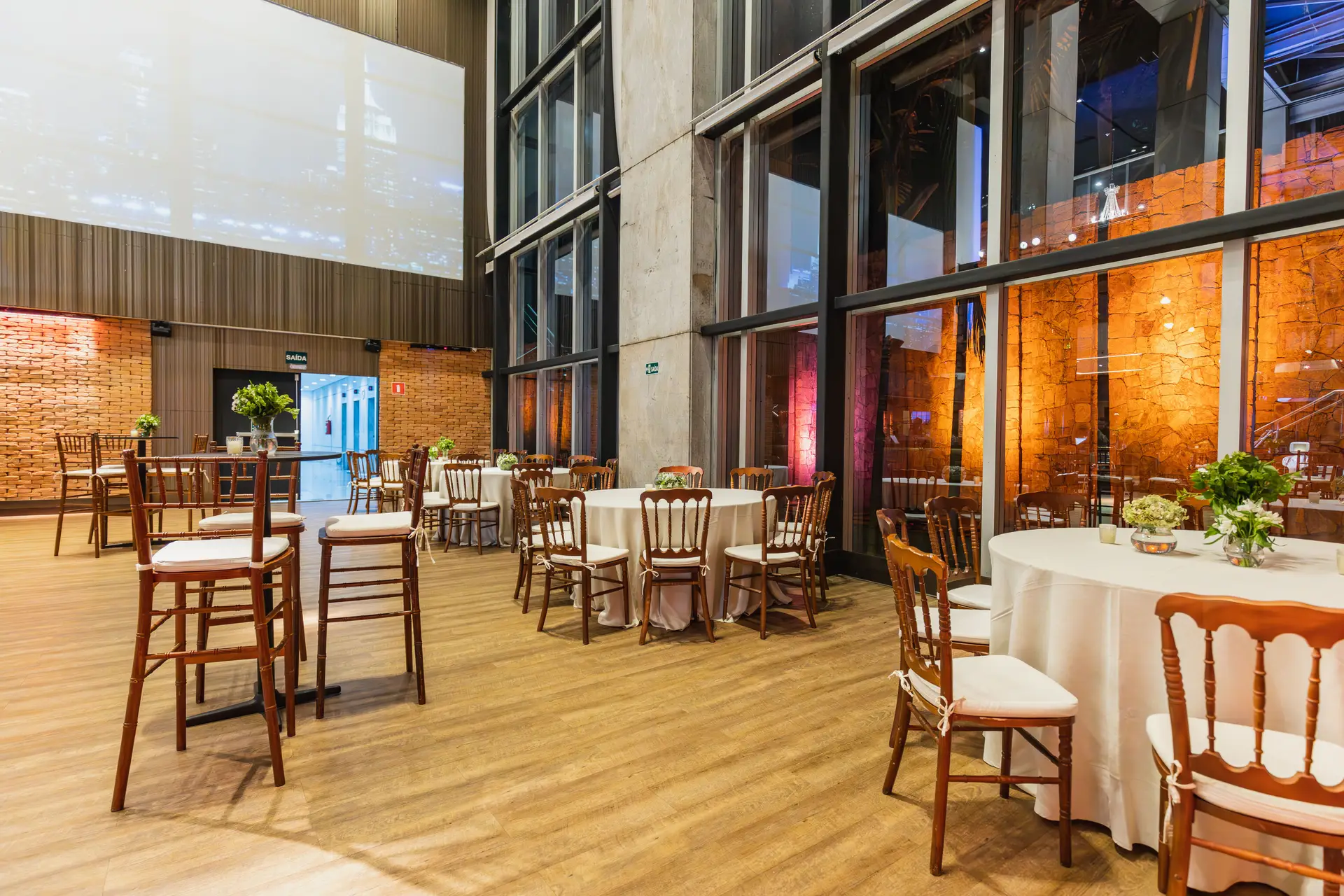 Ambiance de soirée au lounge
