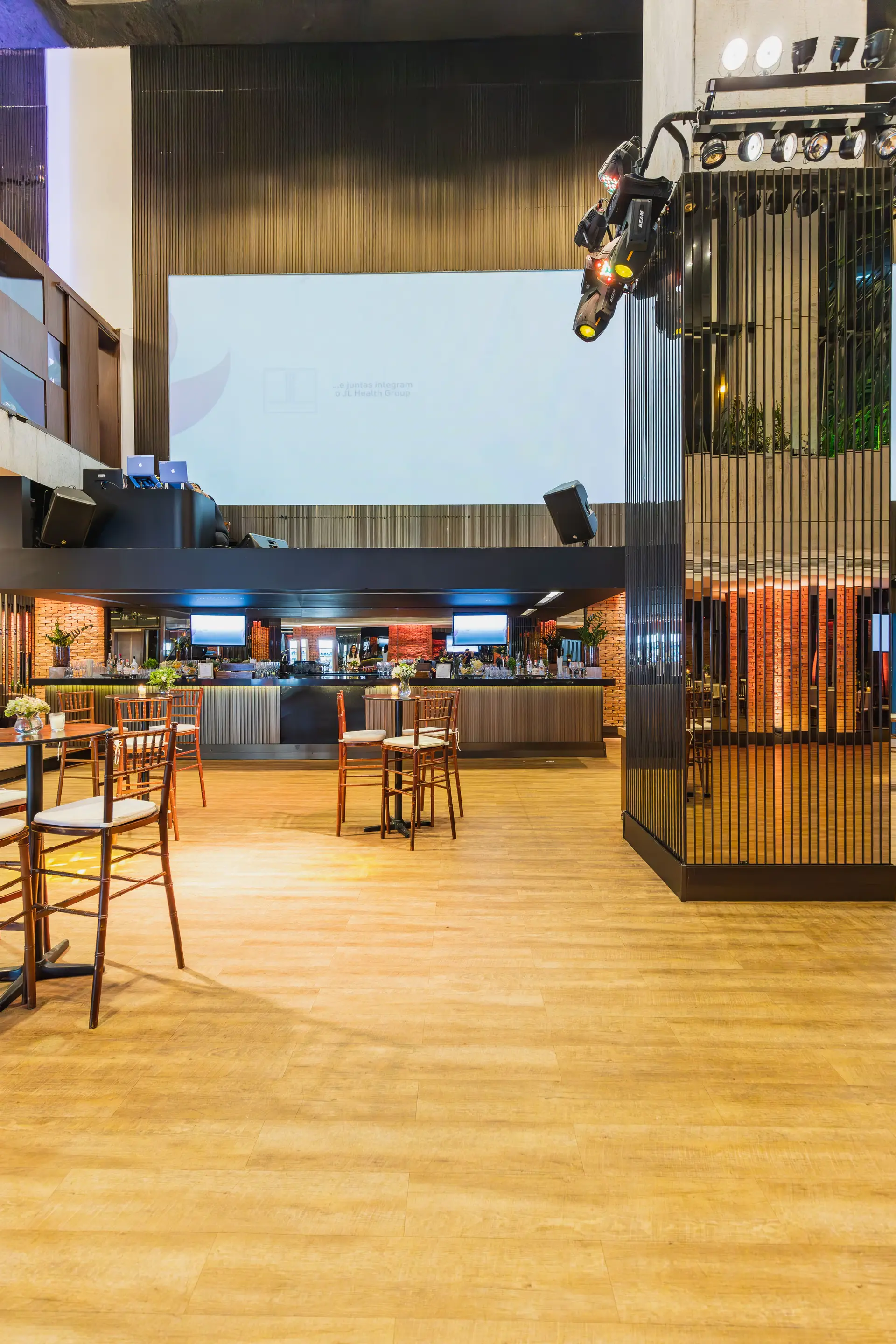 Salon moderne aux boissons artisanales